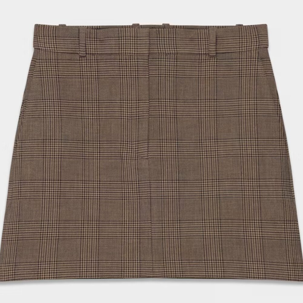 Aritzia Babaton Chisel Skirt // Mini skirt in brown plaid, perfect for work